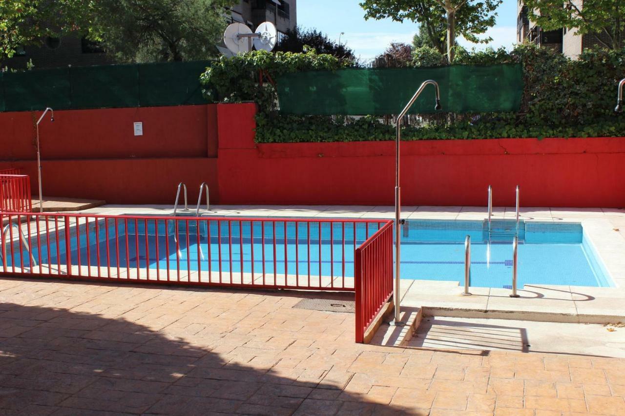 Ferienwohnung Vivienda Familiar Con Jardin Junto A Ifema Madrid Exterior foto