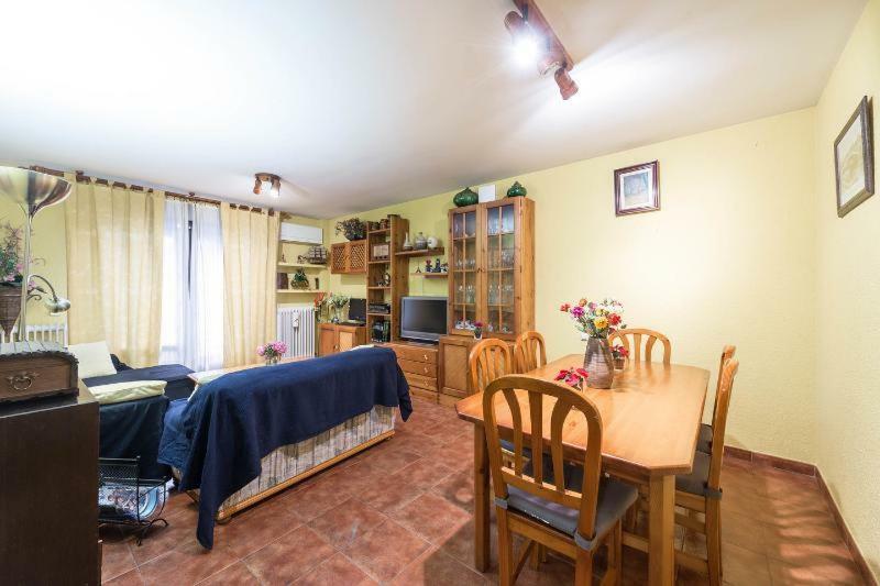 Ferienwohnung Vivienda Familiar Con Jardin Junto A Ifema Madrid Exterior foto